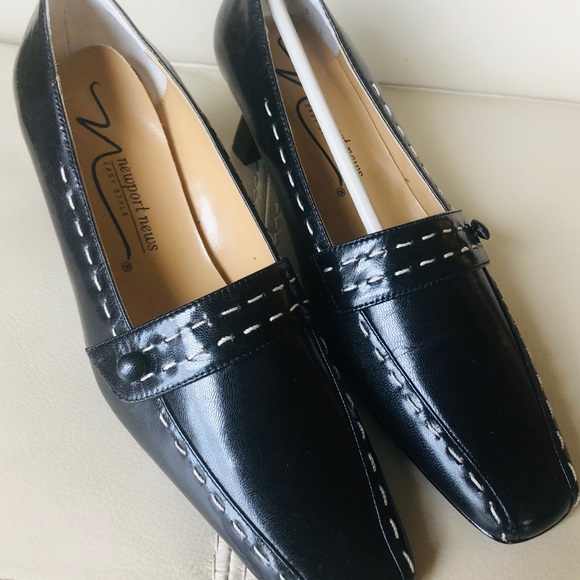 NEW! Black Leather Slip on Low Heels Shoes Size 5M - Picture 3 of 5